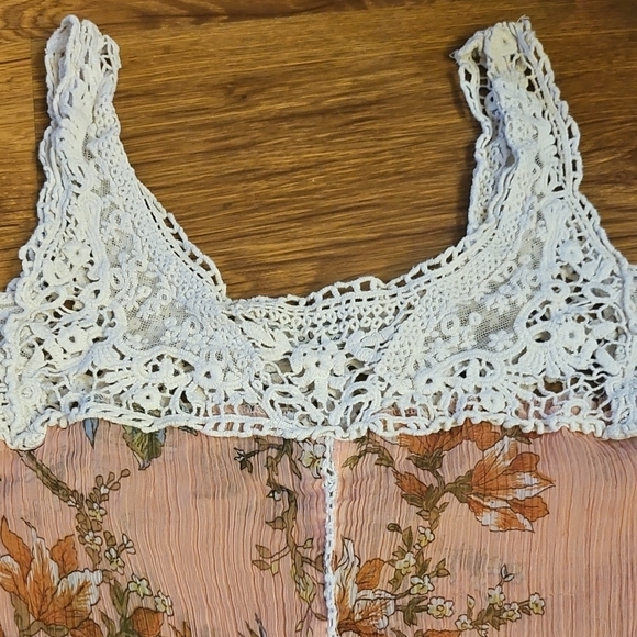 EUC Guess Blush Floral Off-Shoulder Blouse Crop Top - Picture 2 of 8